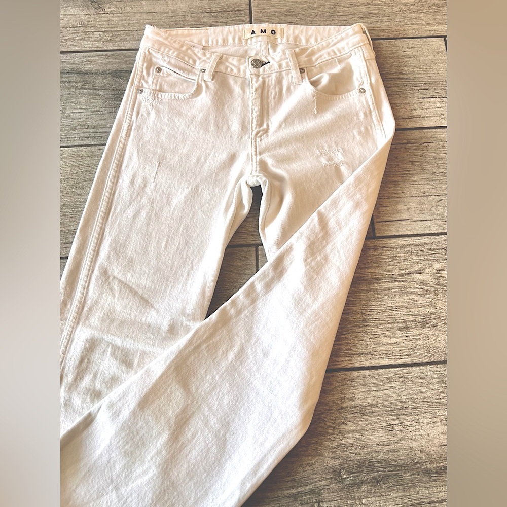 AMO Classic White Jeans